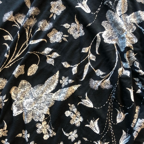 Old Navy Fitted Floral Maternity Midi Dress - Picture 3 of 4